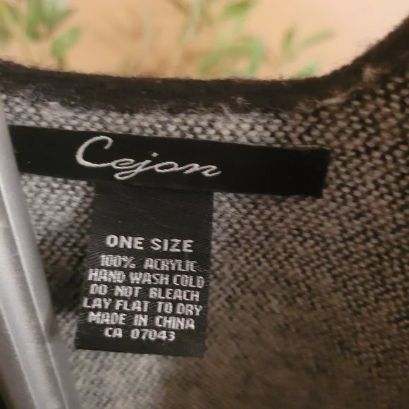 Cejon Black and Gray Knit Shawl OS - Picture 5 of 5